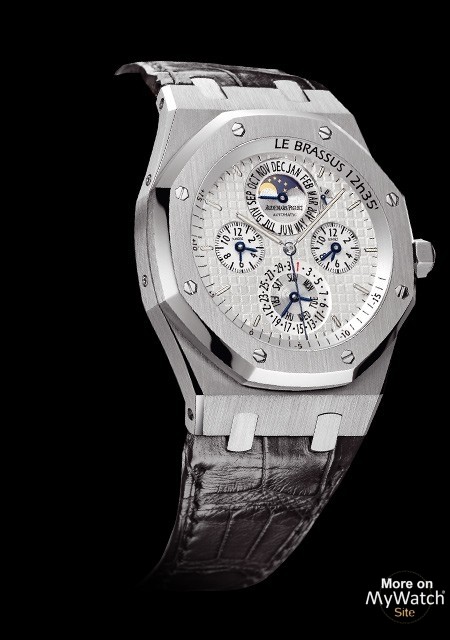 Hands On: Audemars Piguet Royal Oak “Jumbo” Grained Dial in White Gold