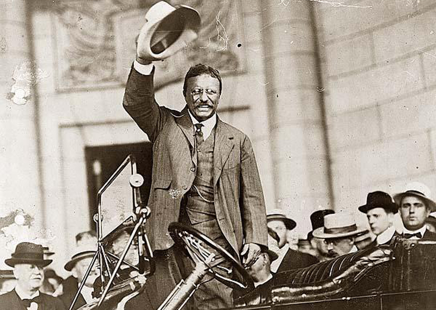 Le président américain Théodore Roosevelt arbore son panama