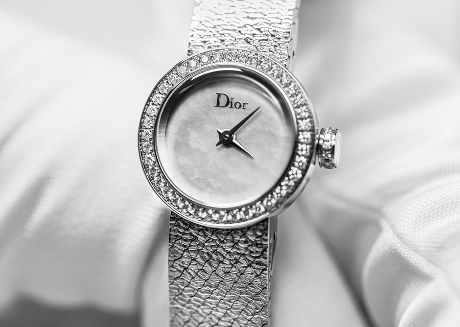 La D de Dior a été conçue comme un ruban de métal