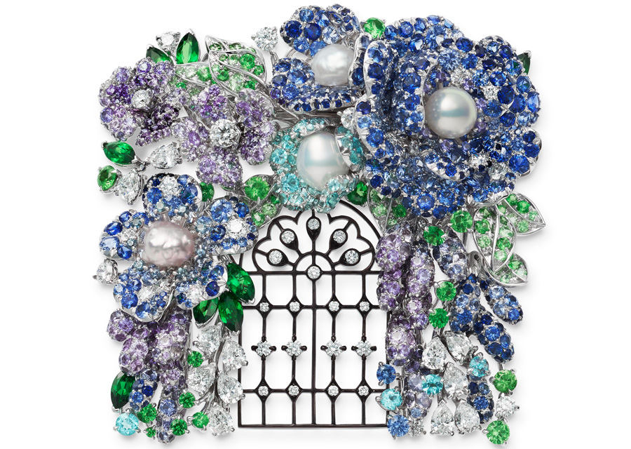 La broche de la collection "Jardin Mystérieux" de Mikimoto