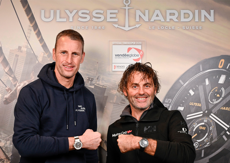 Vainqueur du Vendée Globe, Yannick Bestaven reçoit des mains de Patrick Pruniaux, CEO d'Ulysse Nardin, une Diver chronomètre