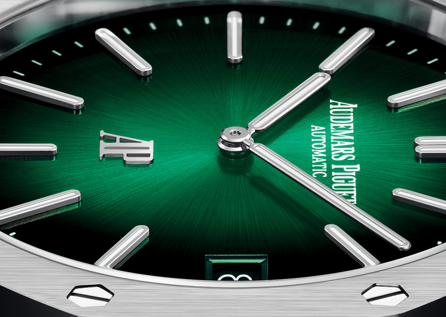 Un cadran vert satiné soleil pour la montre Audemars Piguet habille la Royal Oak de platine