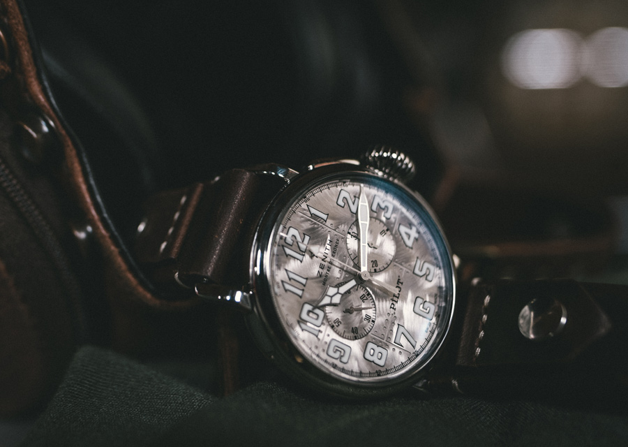 Les montres Pilot Type 20 sont se reconnaissent à leur couronne oignon et leurs aiguilles de style cathédrale