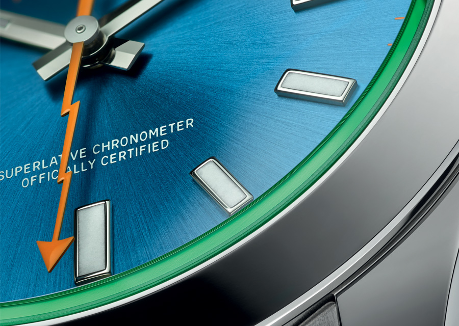 Le cadran bleu Z de la Rolex Milgauss accueille une aiguille en forme d'éclair de cour orange