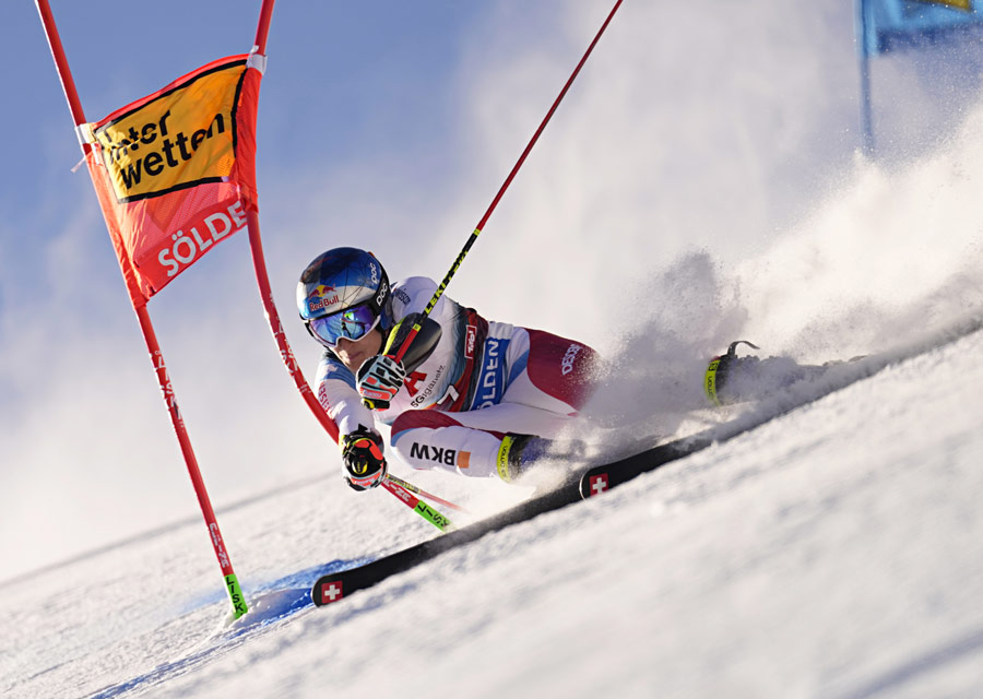 Ambassadeur Longines, le Suisse Marco Odermatt a parfaitement entamé la saison 2021/2022 FIS de ski alpin en remporte la course de Sölden.