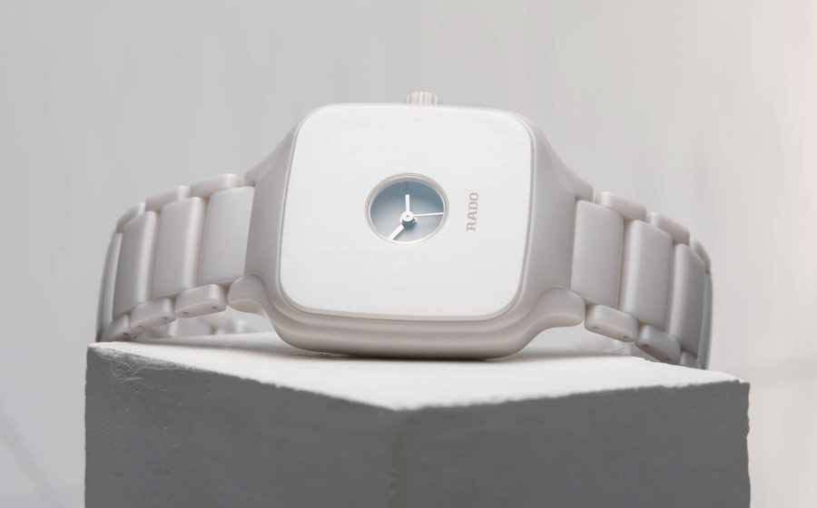 Un bel exemple de montre design chez RADO : la True Square Formafantasma