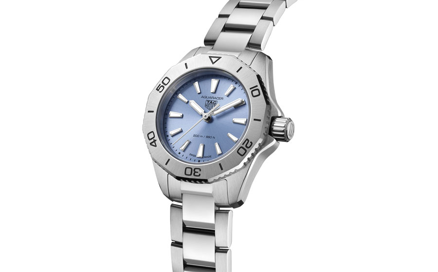 Montre chic et sportive, l'Aquaracer Professional 200 de 30 mm possède un beau cadran bleu glacier