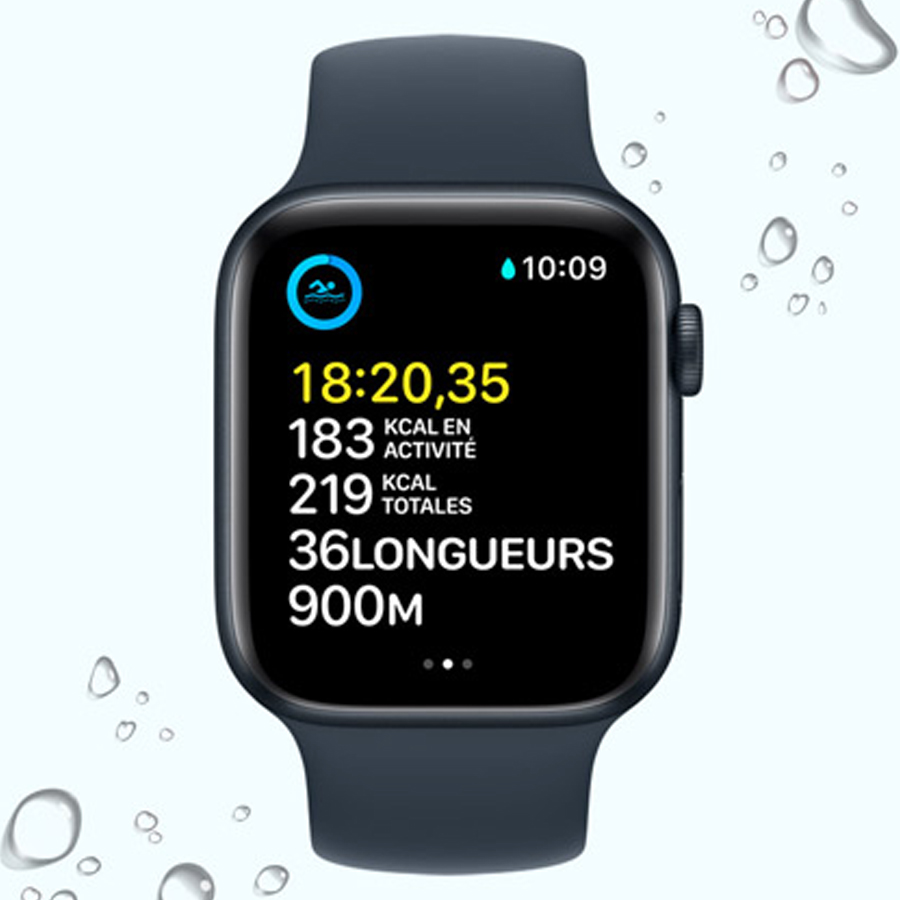 Etanche jusqu'à 50 mètres, l'Apple Watch SE permet d'enregistrer les longueurs et les séances de natation en piscine mais aussi de retracer un parcours en eaux libres.