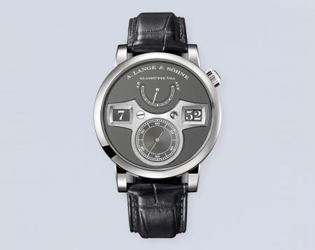 This Lange Zeitwerk is the only one to have a grey dial. Unique, it will be sold to benefit the association 