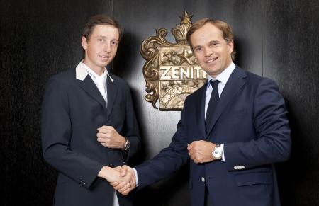 The young rider Martin Fuchs and Jean-Frédéric Dufour, CEO of the Zenith watchmaking manufacturer.