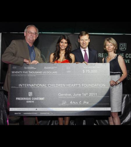 A check of US$ 75'000 was donated the same evening to the Founder & CEO of the International Children’s Heart Foundation, Professor Dr. Bill Novick. Here with Nicole Faria, Aletta and Peter Stas.