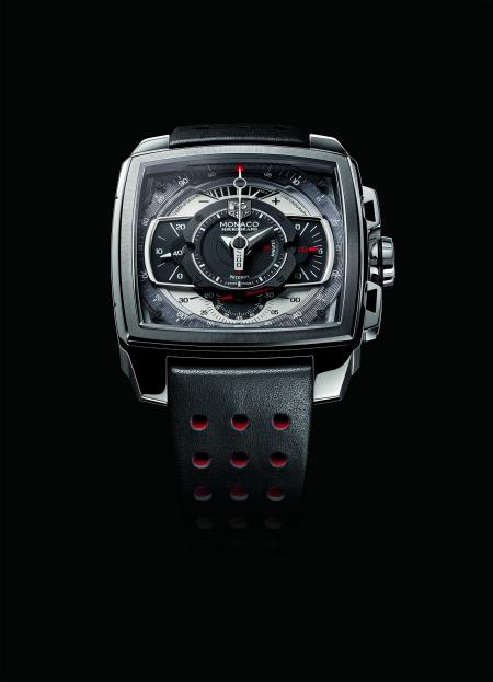  The Monaco Mikrograph displays the 1/100th of a seconde the central chronograph hand.