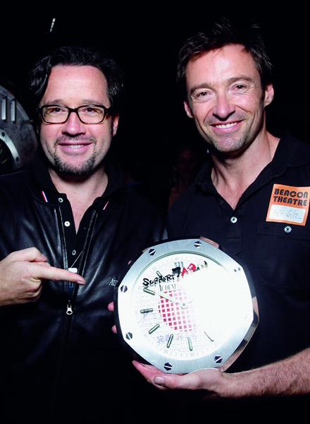 Actor Hugh Jackman has signed one of the 40 clocks Audemars Piguet auctioned in favor of the Japanese Red Cross.