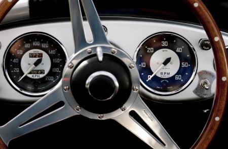 The dashboard of the Austin Healy 100M, 1953 inspired the Oris designers for the dial of the Oris RAID 2011 Limited Series.