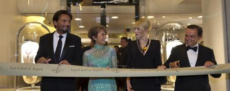 The actress Josephine Siao Fong Fong and Cate Blanchett with Benjamin Vuchot et Stanislas de Quercize (Président, Asie Pacifique - Président et CEO de Van Cleef & Arpels)©Van Cleef & Arpels