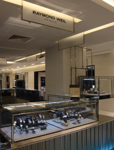 The Raymond Weil's corner at Printemps Haussmann Paris: a beautiful space in the iconic Parisian showcase of luxury.