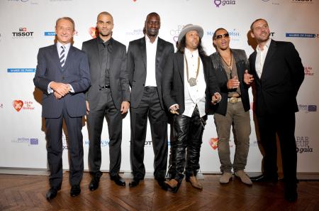 Tony Parker with the Mayor of Paris, Bertrand Delanoe, and a few invited by the prestigious Par Coeur Gala including Omar and Fred, represented the association Cékedubonheur.