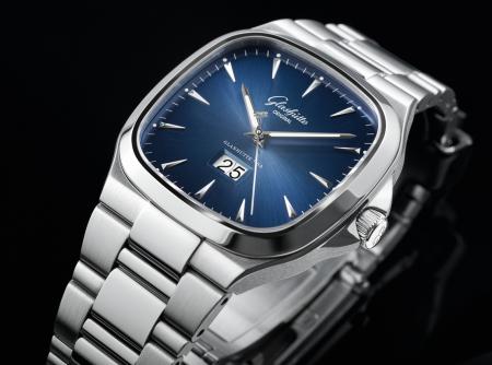 The Glashütte Original Seventies Panorama Date with a steel case and a blue dial. 