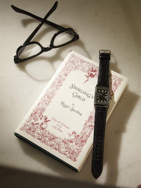 The Grande Reverso Ultra Thin Tribute to « Mad Men » with the Roger Sterling's book : 