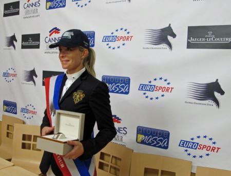 Edwina Tops-Alexander with a Jaeger-LeCoultre Reverso. ©RB Presse