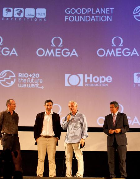 David Hannan, underwater chief cameraman, Michael Pitiot and Yann Arthus-Bertrand, film Planet Ocan directors, with Stephen Urquart, President of Omega.