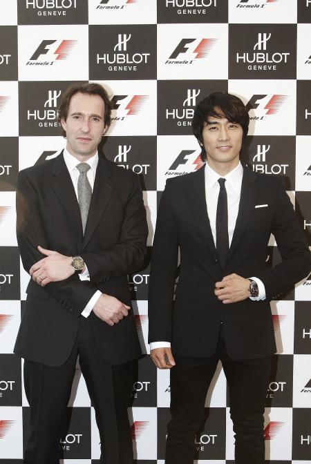 M. Alexander Wooff de Formula One Management, et l'acteur Song Seung-heon