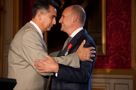 The Général Baptiste, Director of the Musée de l'Armée and Carlos-A.Rosillo, CEO of Bell & Ross, with his commendation of Knight of the French Legion of Honor.