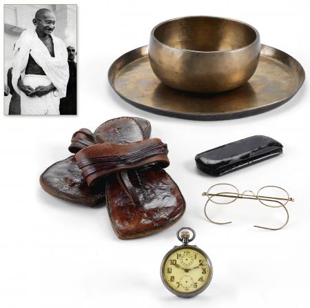 The objects of the Mahatma Gandhi. ©Antiquorum