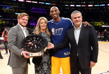 Greg Simonian, director of the Hublot boutique of Los Angeles, Jeanie Buss, vice presidente of Los Angeles Lakers, Kobe Bryant, Lakers star and Ricardo Guadalupe, Hublot CEO.