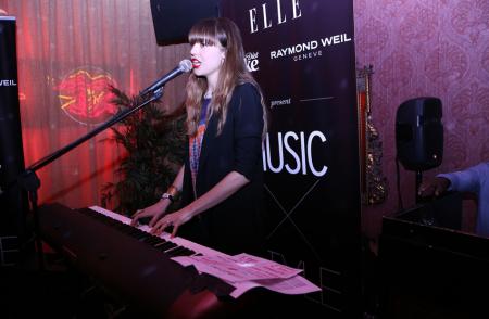 Diane Birch wearing a RAYMOND WEIL noemia