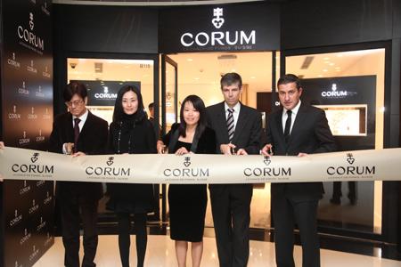 Shanghai Boutique ribbon cutting : Alain Chung, Iris Tsui, Jacqueline Ng, Heinrich Schellenberg, Antonio Calce