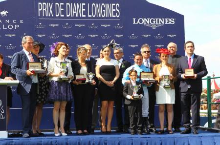 Prize-giving ceremony of the Prix de Diane Longines: Veneta Augustin-Normand, owner, Jean-Claude Rouget, trainer, Grégory Benoist, winner of the Prix de Diane Longines, Bertrand Bélinguier, President de France Galop, Sylvain Vidal, Manager Haras de la Cau