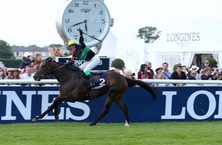 Finish line of the Prix de la Reine Marie-Amélie Longines, won by Barbara Guenet on New Outlook.