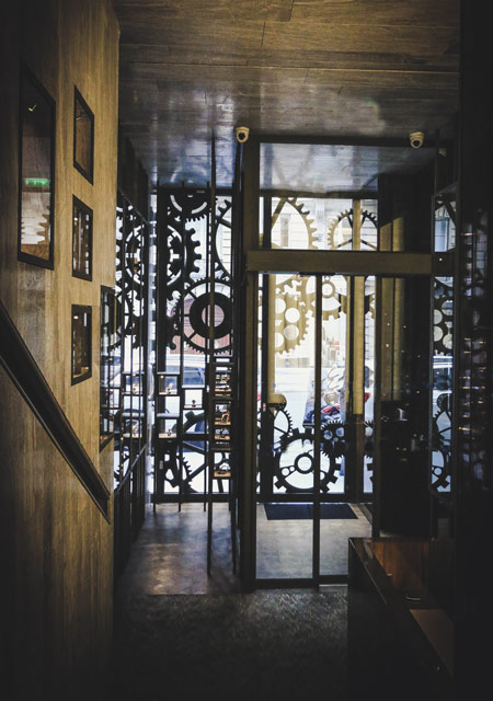 Les montres sales rue bonaparte