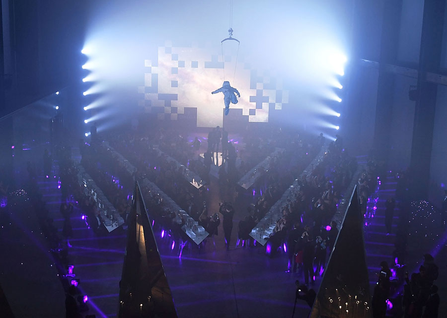 A magical anc cosmic atmosphere at the Tate Modern Museum, redecorated for the event